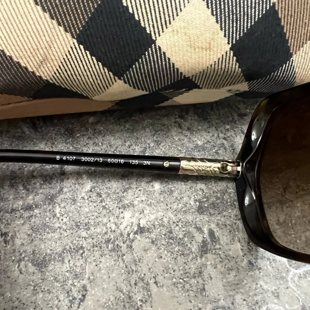 Burberry Square Havana Brown and Gold Sunglasses - Picture 7 of 9